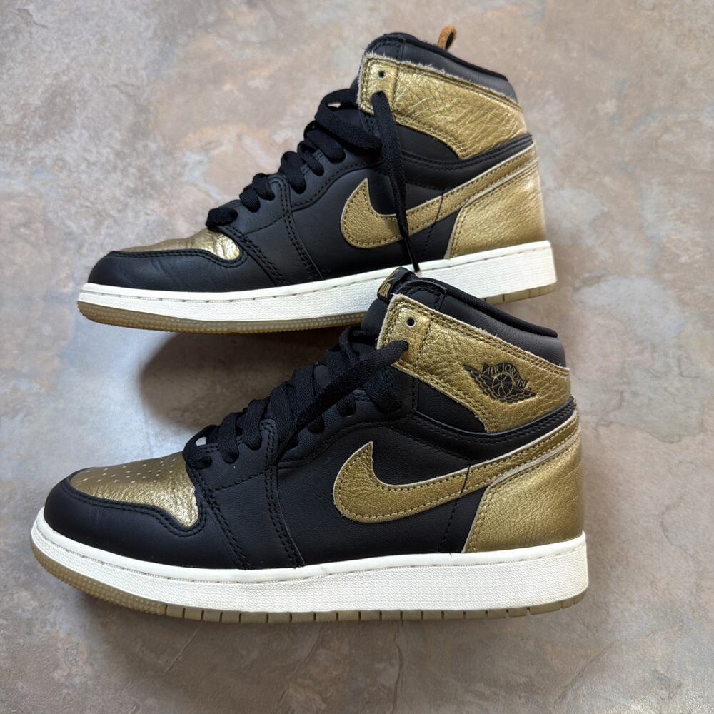 Jordan 1 retro high Og Black Metallic Gold Sneakers size 6.5Y no box